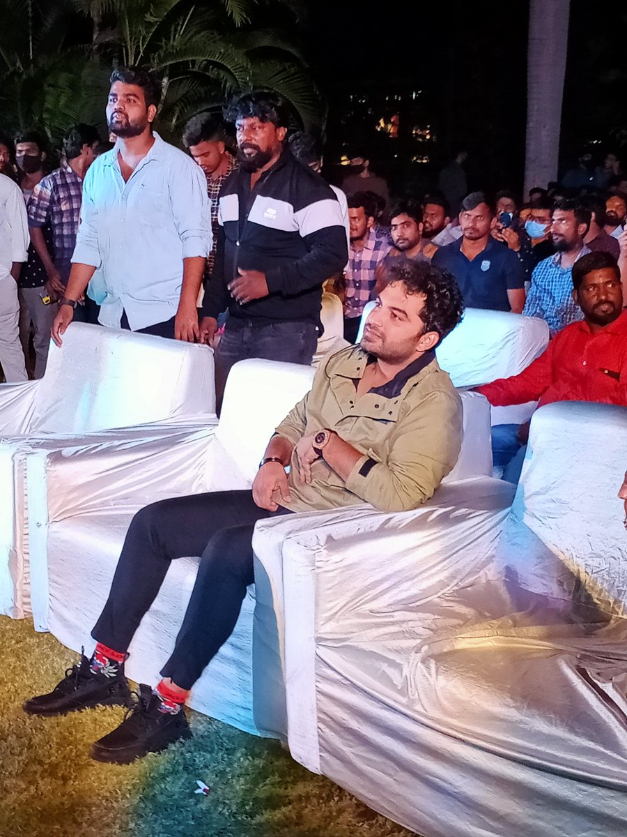 Vishwaksen_Team's tweet photo. Here is our mass Ka das @VishwakSenActor 💥💥

#Paagal #PaagalMovie 
#PaagalOnMay1st 
#Vishwaksen #VS5 https://t.co/RLPeFnotpN