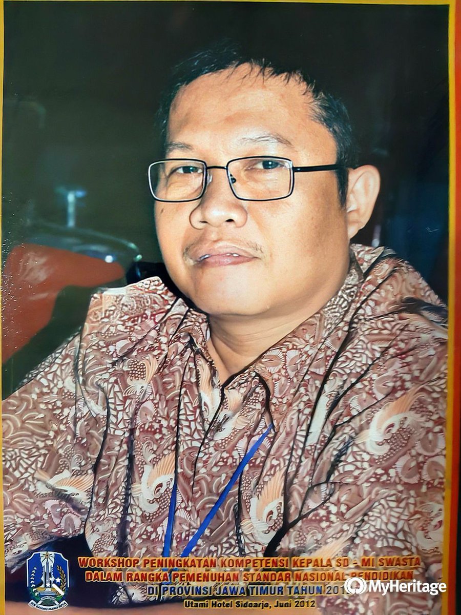 dssoemarta_125's tweet photo. Kenalin ini alm. Ayah ku yg nanti jadi Ayah mertua mu, mas..
Tapi, sayang beliau tidak bisa menjadi wali nikah ku nanti, "saat aku dan kamu menjadi kita yang diikat menjadi satu, dalam momen sakral yang disebut janji suci pernikahan."
#haluku #masvirtualku https://t.co/Pfq5HNso4u