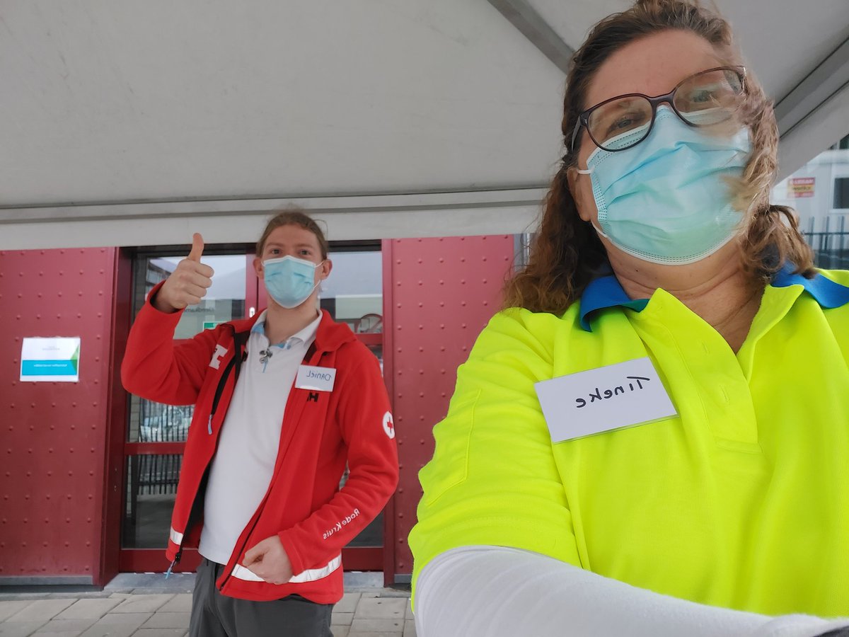 Eerste ondersteuning bij vaccinatiestraat Nissewaard. #samensterk #KNV1inNederland #rodekruis