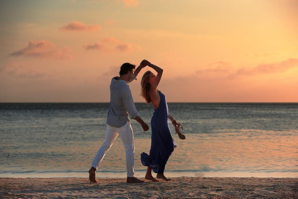 arubamarriott's tweet photo. Live for the moments you can't put into words 🧡 Tag your travel partner! #arubamarriott #aruba #myretreat #sundayinparadise #onehappyisland #potd https://t.co/6VD6C1dv0Q