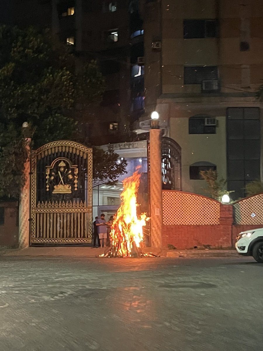 chiku_suraj's tweet photo. Celebrating Holika Dahan at Sea Crest, Sanjeev Enclave &amp; Amarnath Towers at 7Bunglows, Versova. @mybmcwardKW @MumbaiPolice @Lokhandwala_Bom https://t.co/LHnH5pNLa2