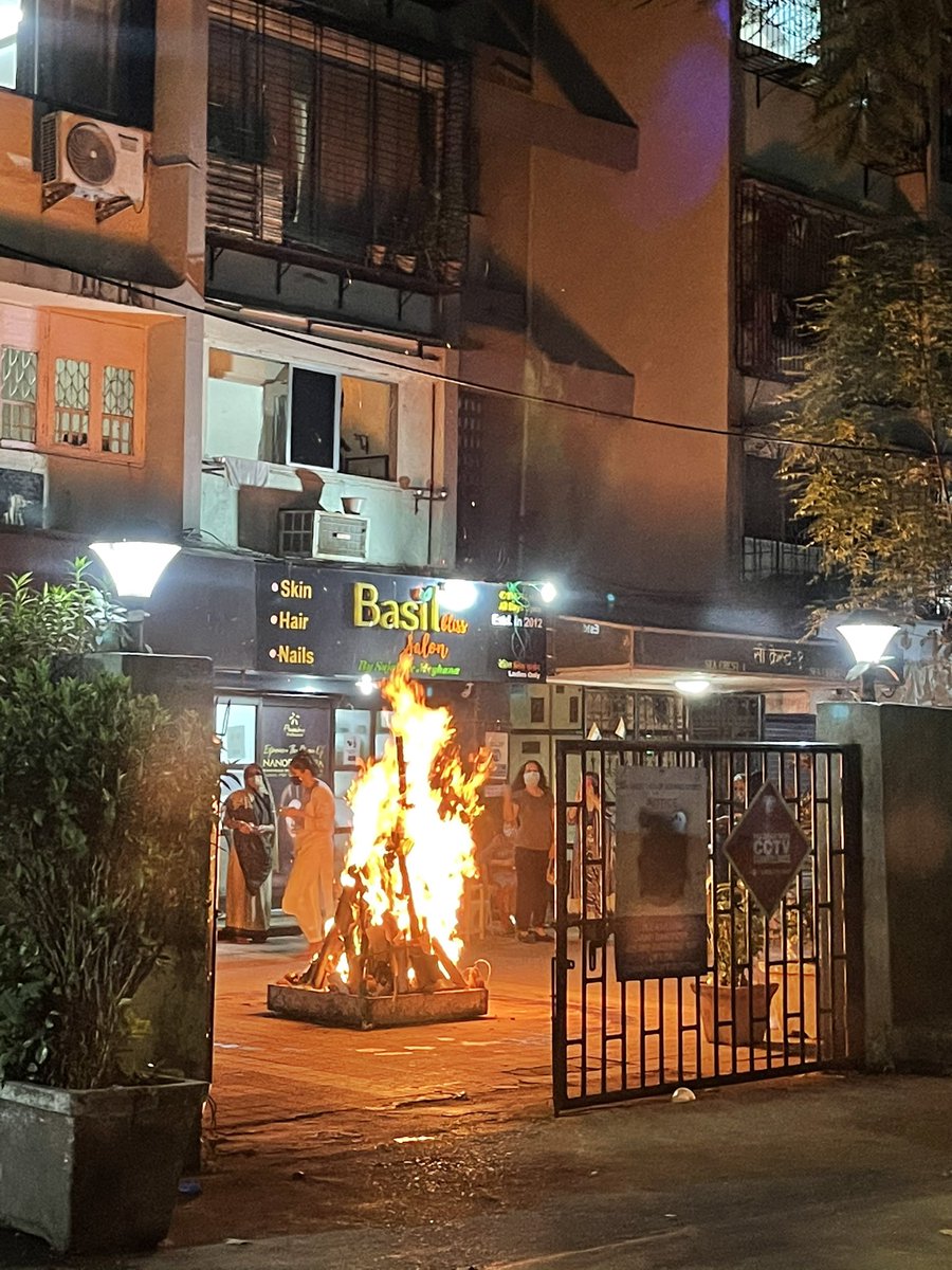 chiku_suraj's tweet photo. Celebrating Holika Dahan at Sea Crest, Sanjeev Enclave &amp; Amarnath Towers at 7Bunglows, Versova. @mybmcwardKW @MumbaiPolice @Lokhandwala_Bom https://t.co/LHnH5pNLa2