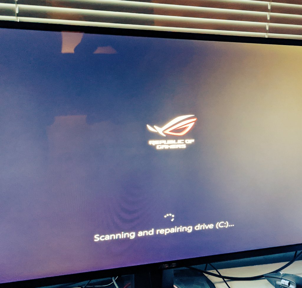 sistrunk_tim's tweet photo. So much for being #productive this morning. 🤦‍♂️💾🙏

#cmon #chkdsk #happysunday #woosah #lofi #chilledcow https://t.co/l8ZirQr4ax