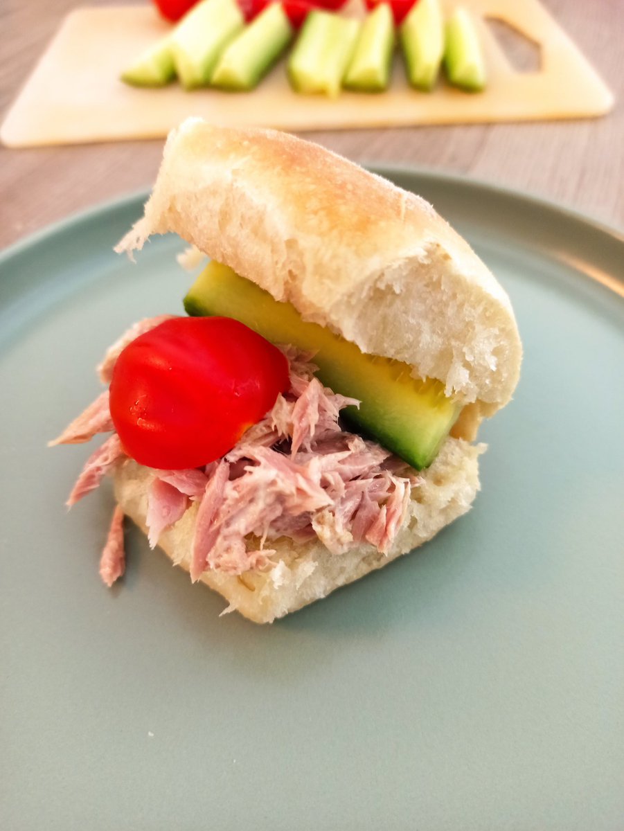 Made sourdough bread rolls. Haven't had them in a while and really enjoyed ❤️ flour from <a href="/KellsWholemeal/">Kells Wholemeal</a> tuna from @Weekl_ie and salad from <a href="/ClonannyFarm/">Clonanny Farm</a> ❤️