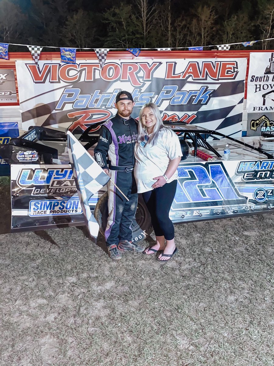 pl_121's tweet photo. Baby Lanford got to be in her first VL picture 😂 Feels good to pick up the win at our home track. We will be back at PPR next weekend with our super car. Thank you to everyone that is apart of our team! 🤠🤠🤠 #unclebubba https://t.co/pHXCVO1a4T