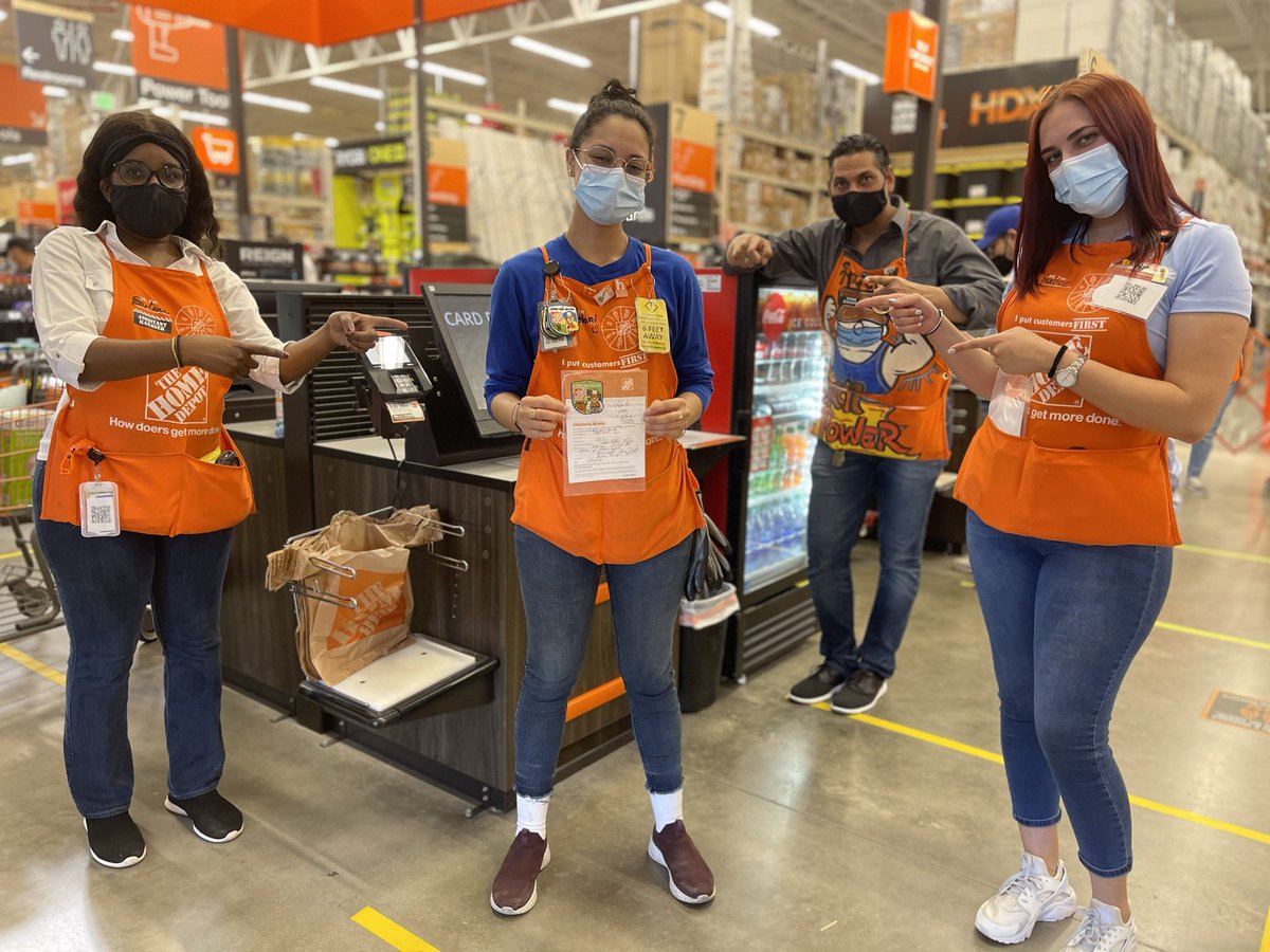 Recognizing receiving associate Noelani for assisting wherever needed. @maddihd19 <a href="/ArgeoTamayo/">Argeo Tamayo</a> <a href="/ChrisPazHD/">ChrisPazHD</a> <a href="/llano_rosendo/">Rosendo Llano</a> @ciscoHD3331
