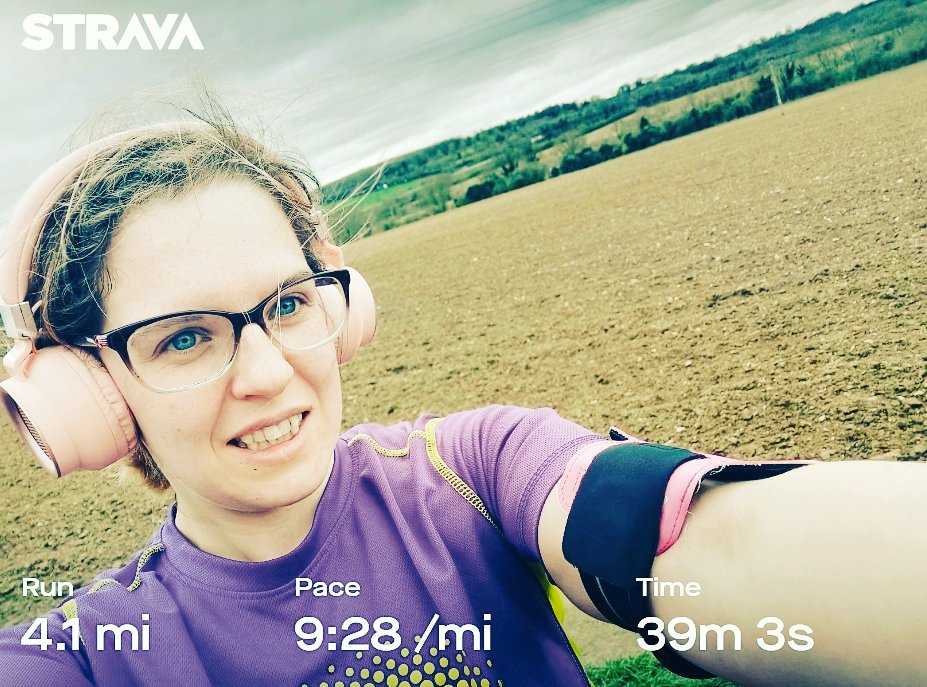 Nearly 2 weeks off and pleased with this run. Went down on the meadows and fields for abit. It was a tad windy though 😂