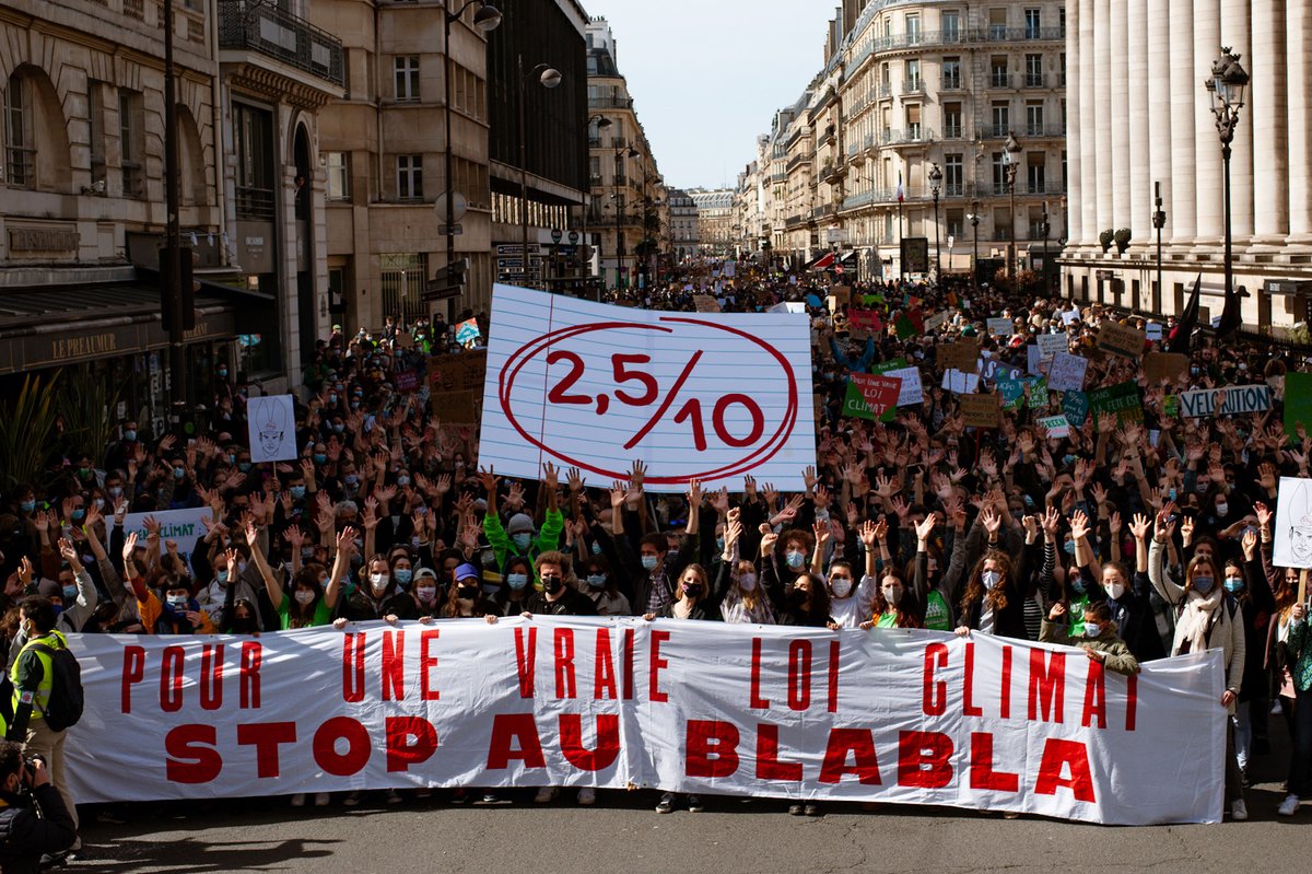 actionclimat75's tweet photo. "Pour une vraie loi climat, STOP AU BLABLA"

On est 55 000 personnes à être descendues aujourd'hui dans la rue pour réclamer avoir une loi climat à la hauteur des enjeux climatiques !

Et plus de 100 000 personnes partout en France 🔥🔥🔥

#MarcheClimat @BaptisteSoubra https://t.co/J34vhhx85X