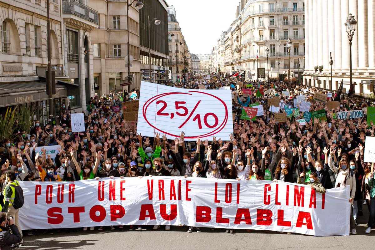 AnvCop21's tweet photo. 🗞️Communiqué de presse📢

👉à lire ici : https://t.co/Hdmt2OnLKb

🤩Près de 110000 personnes mobilisées dans plus de 180 mobilisations partout en France pour la #MarcheClimat

🗣️110 000 voix pour exiger une #VraieLoiClimat dès demain à l'@AssembleeNat ! https://t.co/XQgDOQdm19