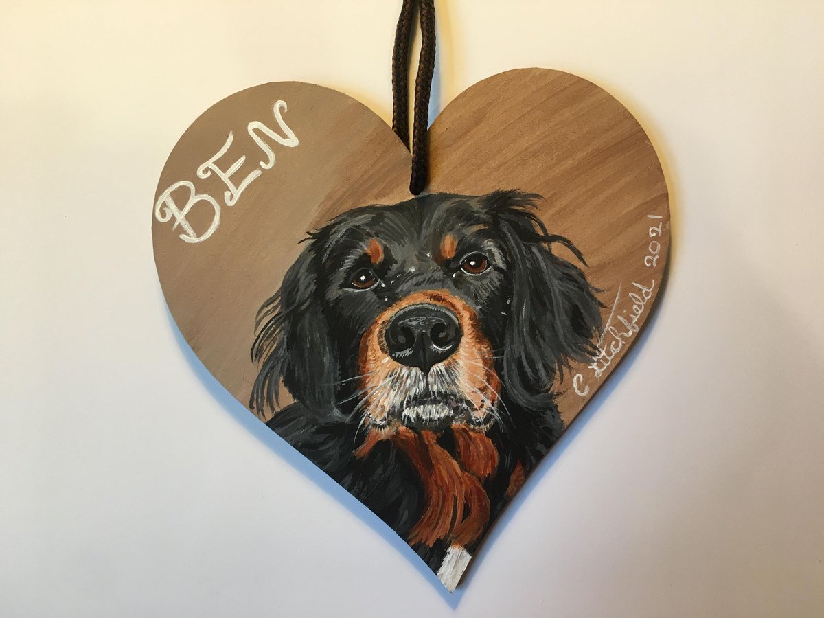 LitchfieldCraft's tweet photo. Today I want to share the #handsome  Ben with you.  He is a good old #dogs portrait.  I loved painting him on this small heart. https://t.co/oe1ydfrHuZ