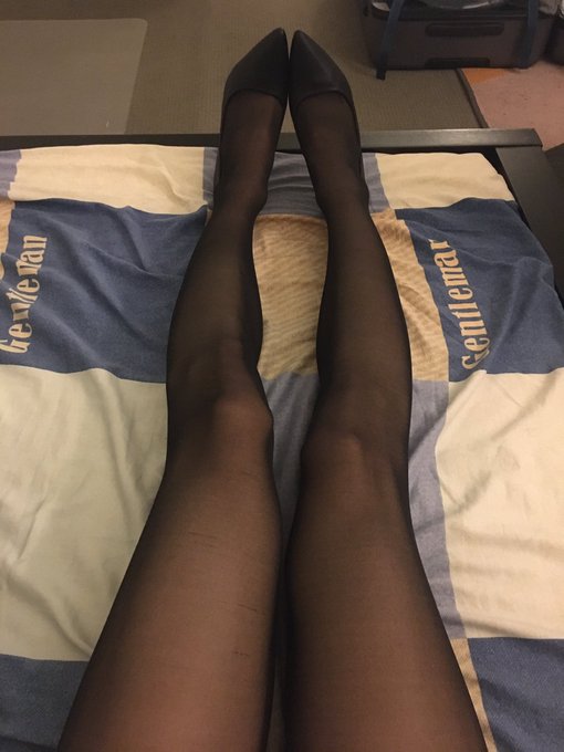 IncertusC - 2 pic. 一些存货，这个高跟虽然没那么高，但是感觉很淑女很优雅 https://t.co/lxCZhxYJPl