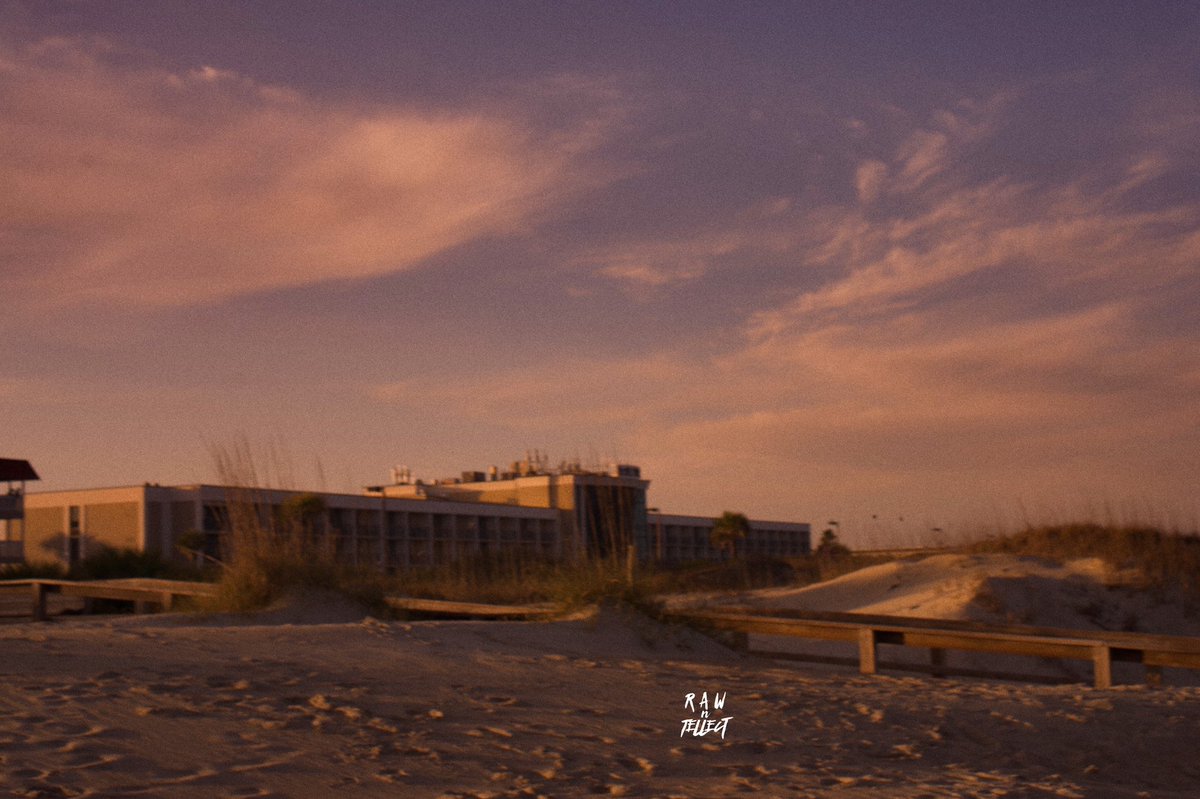 KJshotitFirst's tweet photo. 🌴💕 Sorbet Sunsets ☀️ 
•
•
•
Ft model: @Long_Live_JAB 

#TybeeIsland #Sunset #MaleModels #BlackBoyJoy #SunnyDaze #SSU #BOOKRAW #RAWNTELLECT https://t.co/ML1f0Cf5xy