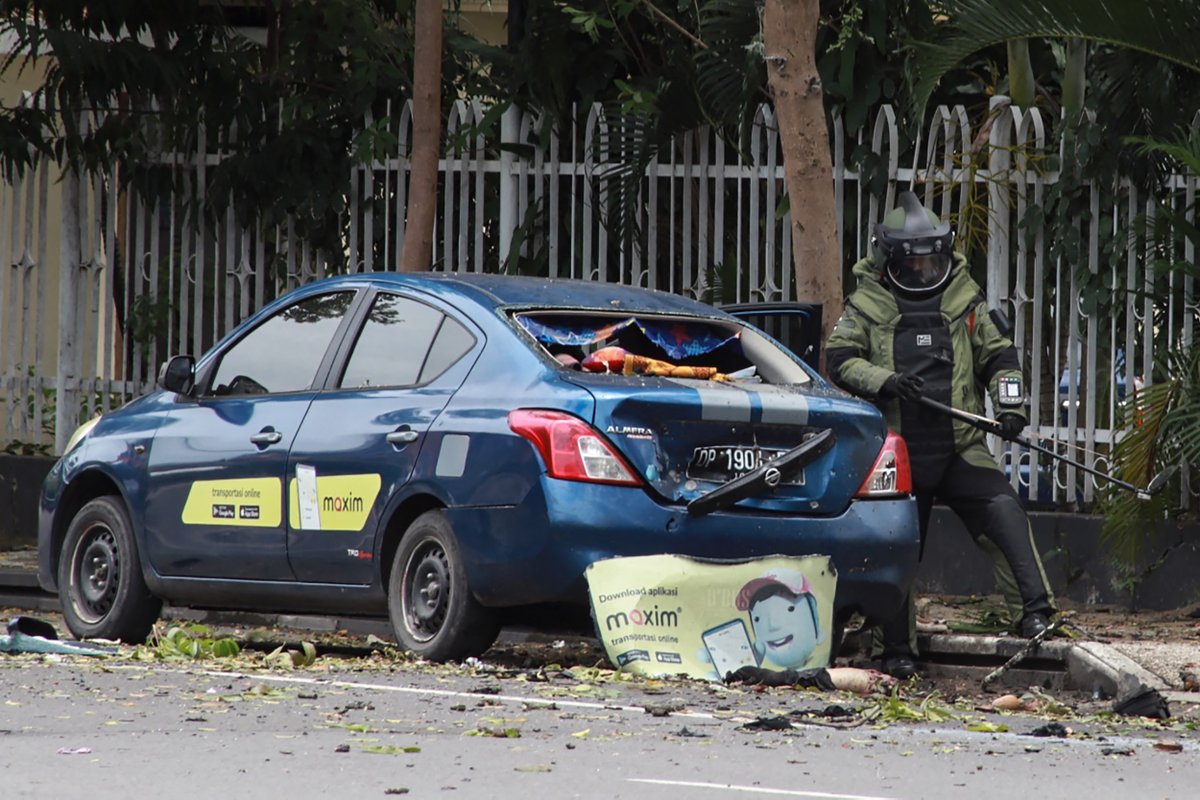 RedPepperUG's tweet photo. PALM SUNDAY: Suicide Bombing Rocks Indonesia Cathedral
#Indonesia #IndonesiaBomb #RedPepperUpdate
https://t.co/wNerGvWBwC https://t.co/LfkO7BDVJH