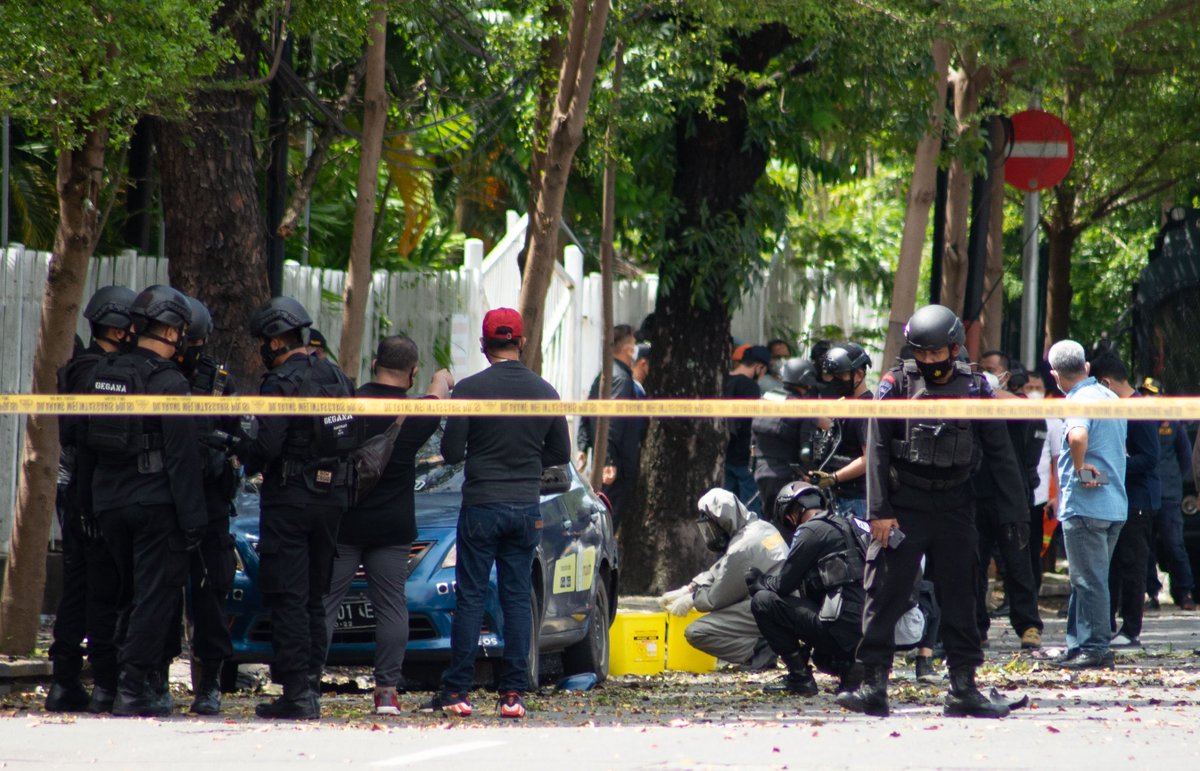 RedPepperUG's tweet photo. PALM SUNDAY: Suicide Bombing Rocks Indonesia Cathedral
#Indonesia #IndonesiaBomb #RedPepperUpdate
https://t.co/wNerGvWBwC https://t.co/LfkO7BDVJH