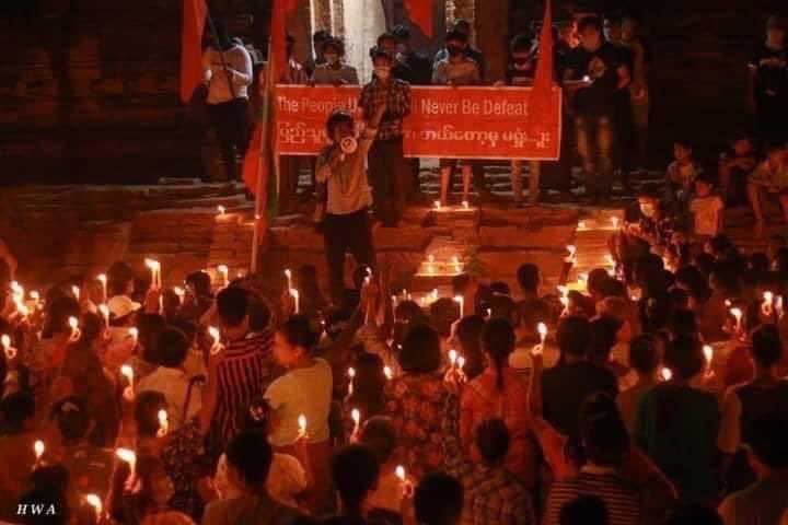 Palate, Mandalay : Thousands of people joined for night protests with candlelights at Palate town tonight. 
#WhatsHappeningInMyanmar #Mar28Coup #DonateCRPH