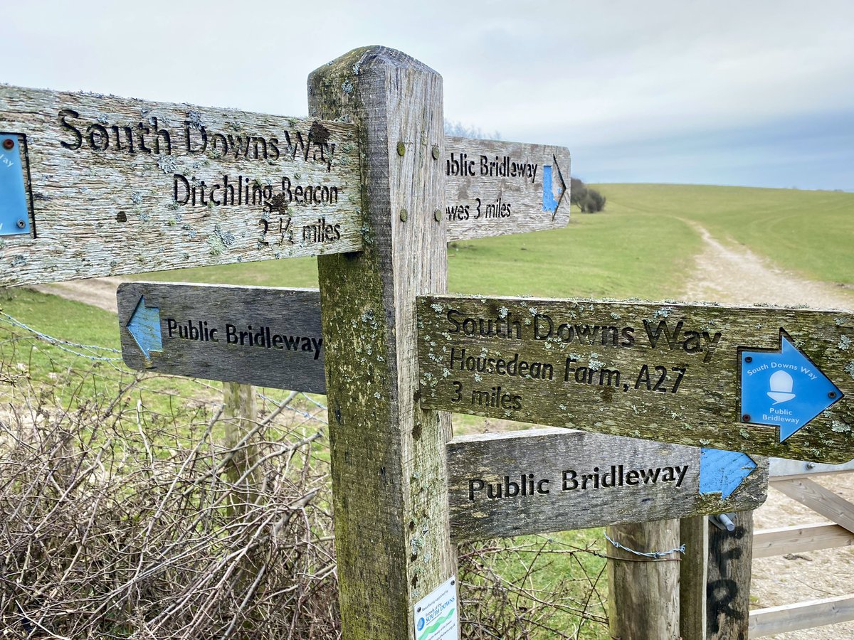 neneslab's tweet photo. Wind! Hills! Views! Hours! & 26:2 marathon effort of training miles on the SouthDowns Way.
Did I mention the WIND💨??
#trailrunning
#ilovesussex
#trailandultra
#southdownsnationalpark
#southdownsrunning
#southdowns
#firlebeacon
#gettingitdon
#trailrunninguk
#trailrunner https://t.co/PaVU6KWFg6