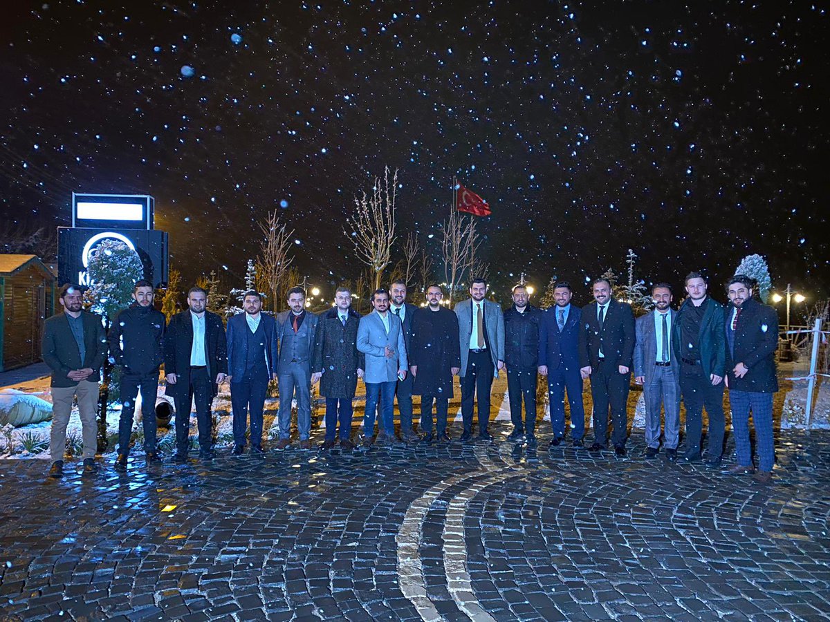 gencmusiad's tweet photo. 5. Bölge Başkanlar Toplantımızı, Van şubemizin ev sahipliğinde, şubelerimizin geniş katılımıyla gerçekleştirdik.

Toplantıda, bölgedeki yatırım fırsatları ve derneğimizin faaliyetleri hakkında istişarelerde bulunuldu. https://t.co/tmSiOW9V24