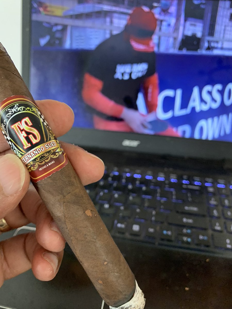 FernandoSued1's tweet photo. #F1 con mi #fscigar https://t.co/Owv1f0AdAI