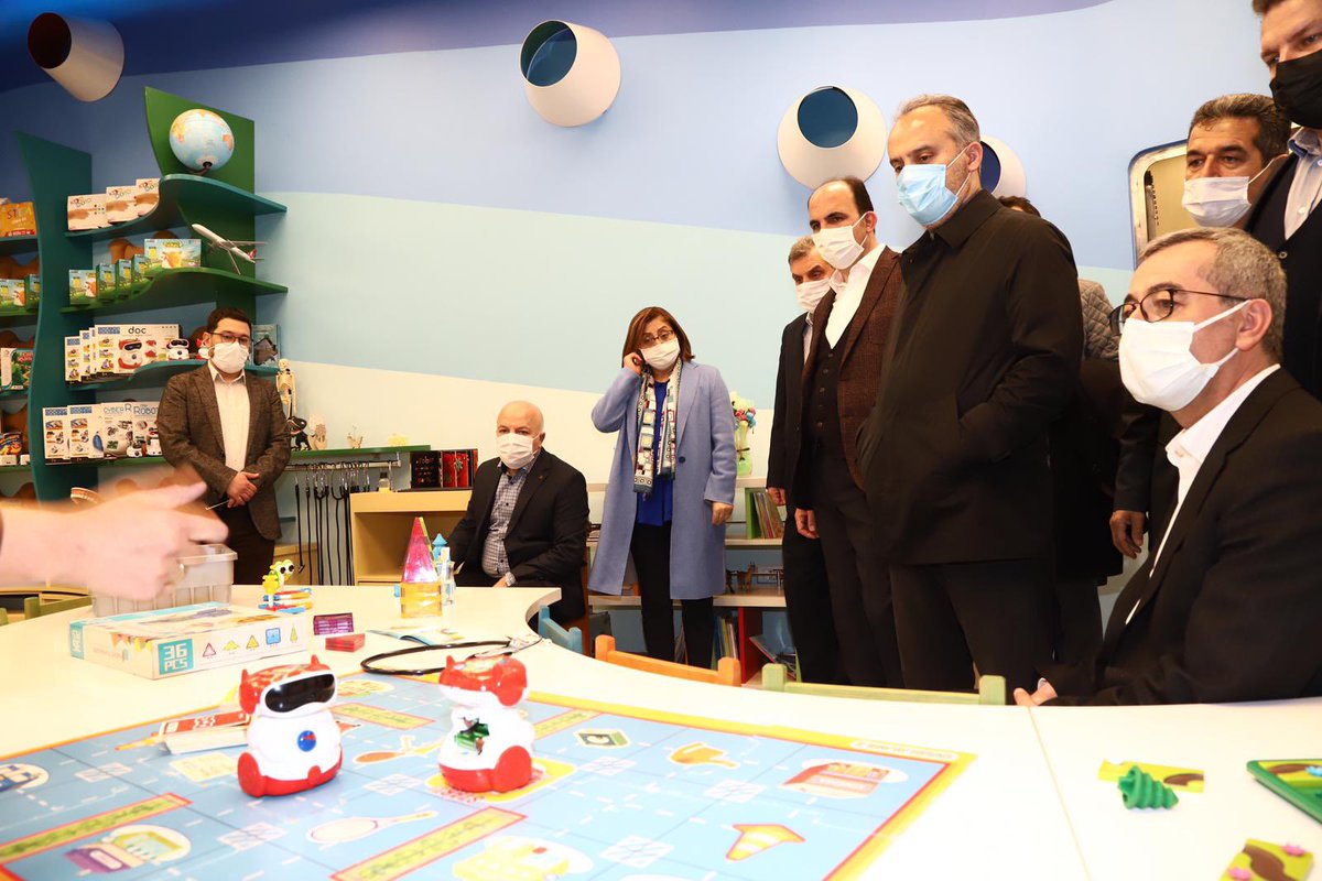 Gaziantep'te önemsediğim çalışmalardan biri de çocukları ve gençleri bilime yönelten merkezler.

Bu nedenle <a href="/Konyabuyuksehir/">Konya Büyükşehir Belediyesi 🇹🇷</a> Belediye Başkanı <a href="/u_ibrahim_altay/">Uğur İbrahim Altay</a>'ın bizleri götürdüğü Türkiye'nin TÜBİTAK destekli ilk bilim merkezi olan Konya Bilim Merkezi çok ilgimi çekti.