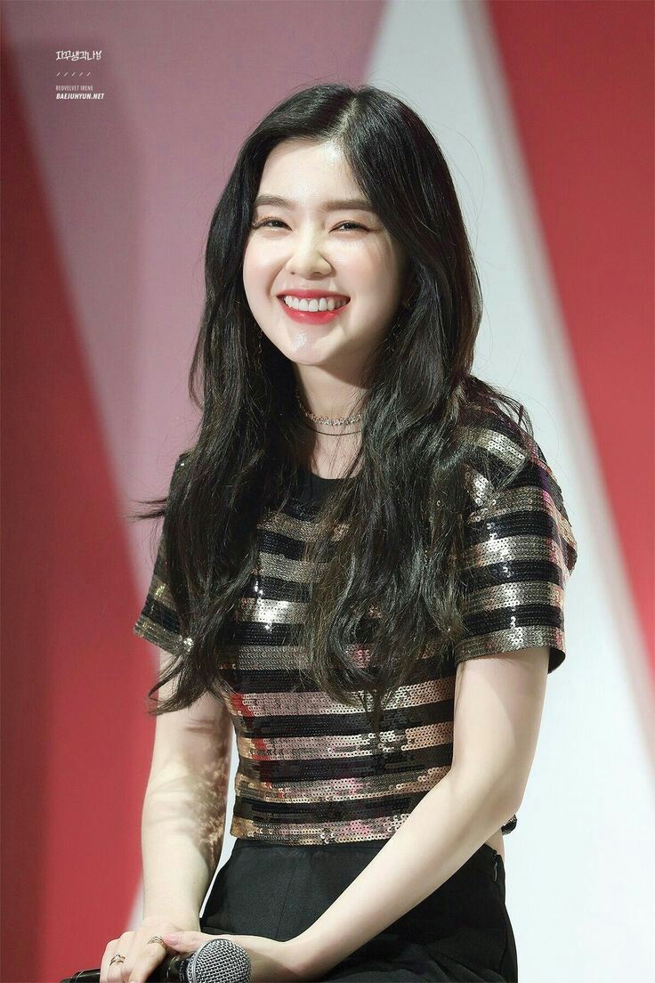 selvy3424's tweet photo. Selamat ulang tahun eonnie cantik, our original visual. Semoga selalu dianugerahi kebahagiaan dan kesehatan ya. Semoga jadi pribadi yang lebih baik ditahun ini. Wish you all the best, love you eonnie 🎂🎁❤️🎉

#Our329WishesforIrene 
#HappyIreneDay 
#오늘_현탄절_헌법에_나와있대요 https://t.co/BvjLS8OCLF