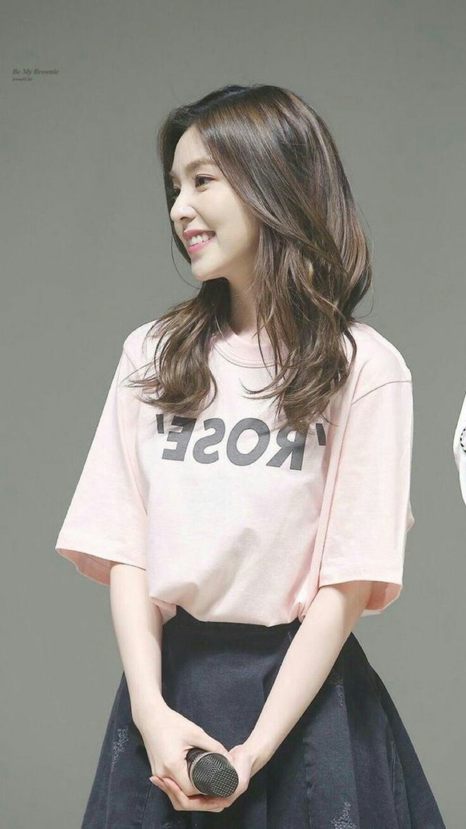 selvy3424's tweet photo. Selamat ulang tahun eonnie cantik, our original visual. Semoga selalu dianugerahi kebahagiaan dan kesehatan ya. Semoga jadi pribadi yang lebih baik ditahun ini. Wish you all the best, love you eonnie 🎂🎁❤️🎉

#Our329WishesforIrene 
#HappyIreneDay 
#오늘_현탄절_헌법에_나와있대요 https://t.co/BvjLS8OCLF