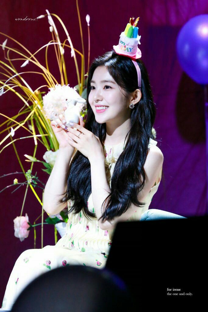 selvy3424's tweet photo. Happiest birthday 🎂🎁❤️🎉

#Our329WishesforIrene 
#HappyIreneDay 
#오늘_현탄절_헌법에_나와있대요 @RVsmtown https://t.co/3TdLfxVI3q