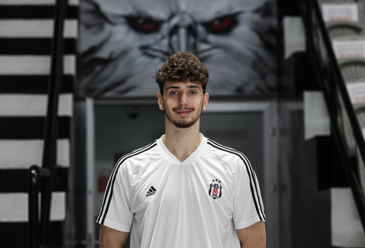 Alperen Şengün, ING Basketbol Süper Ligi 2020-21 sezonunda 500 sayı barajını aşan ilk oyuncu oldu.