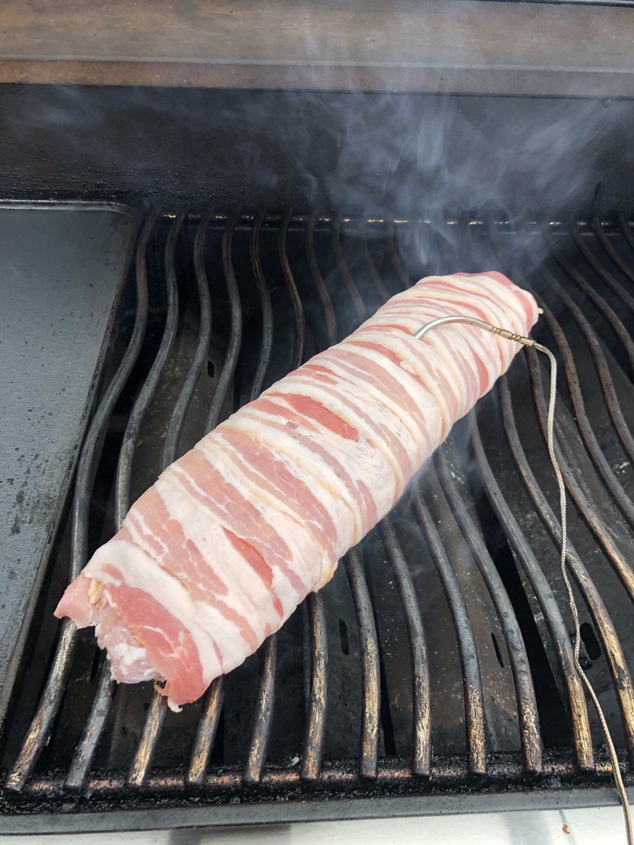 Vossi011984's tweet image. #Grill an 🔥 #BBQ ⁦@NapoleonGrills⁩ und natürlich mit #MagicDust von ⁦@ankerkraut⁩