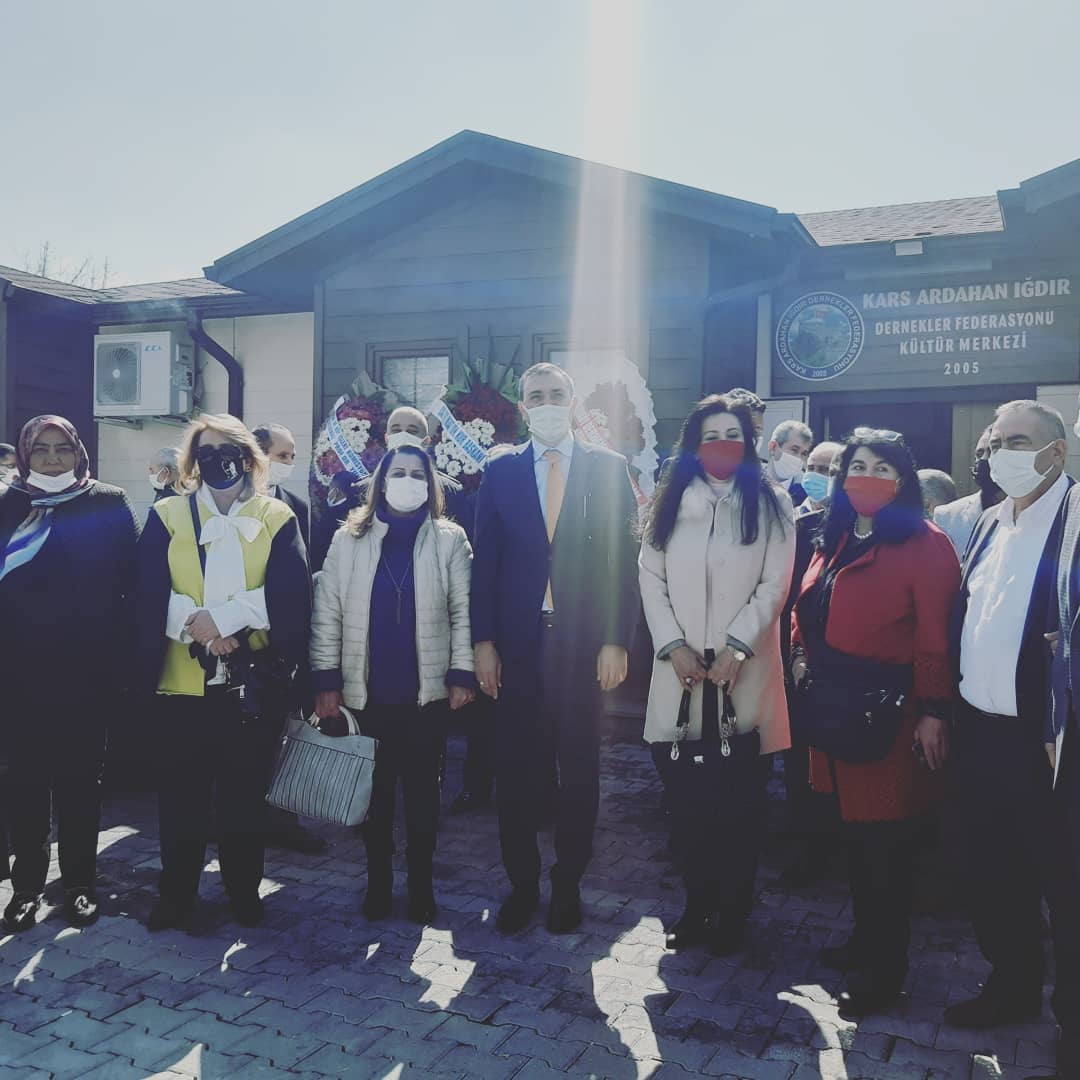 Kars Ardahan Iğdır Federasyonu’nun Olağan Genel Kurul Toplantısı Yapıldı Kai fed Genel Başkanı Dr.Erdoğan Yıldırım yaptığı konuşmada birlik ve beraberliğin önemine değindi.Dilek ve görüşlerin bildirildiği toplantı fotoğraf çekiminin ardindan son buldu.