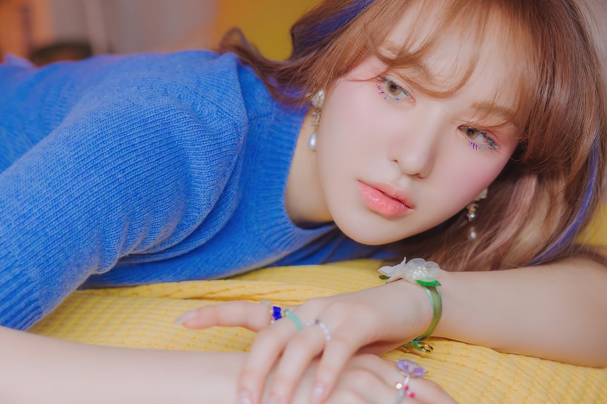 selvy3424's tweet photo. Love this concept so much 💙💙💙

SEVEN DAYS TILL LIKE WATER
#LikeWater_D7
@RVsmtown https://t.co/AlGTW0XEN9