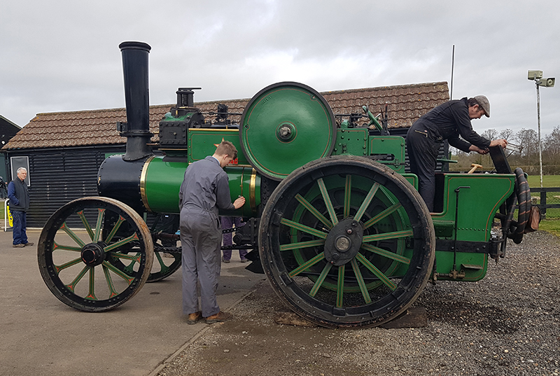 The next generation of #SteamEnthusiasts looking after engine 'Dorothy' #HeritageSkills #HeritageSunday #ClaytonandShuttleworth

youtube.com/watch?v=zdI4wc…

Video & pics @CiaraRHarper