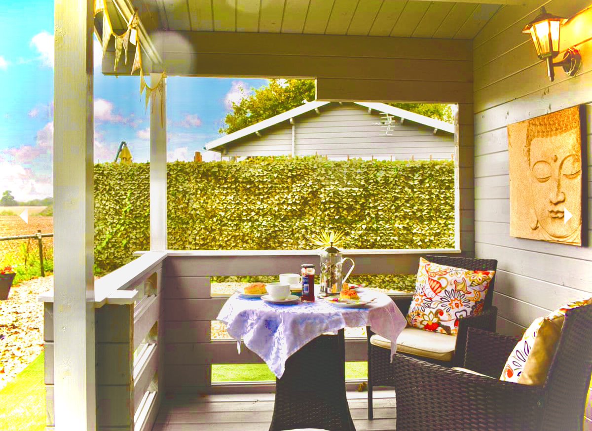 TheRetreat19's tweet photo. Holiday log cabin stays in the Suffolk countryside https://t.co/SHo0xTBUuD https://t.co/dmcroVilyi