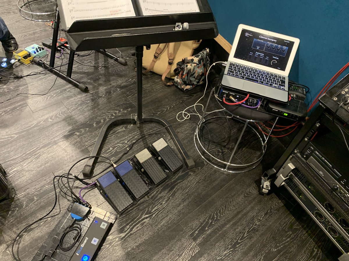 alainmackay's tweet photo. 足元機材はいつもの通り、スタバでドヤれるMacBook Air😅これひとつでエレキギター関係、アコギsim、メロトロン、ボーカルの4系統。軽さは正義！

#MacBookAir #MainStage3 #PresonusStudio26c #shureblx14 #line6relayg30 #iRigBlueboard #AudiofrontMIDIExpression #BossFV50L #RolandEV5 https://t.co/FvyXwfWKH9