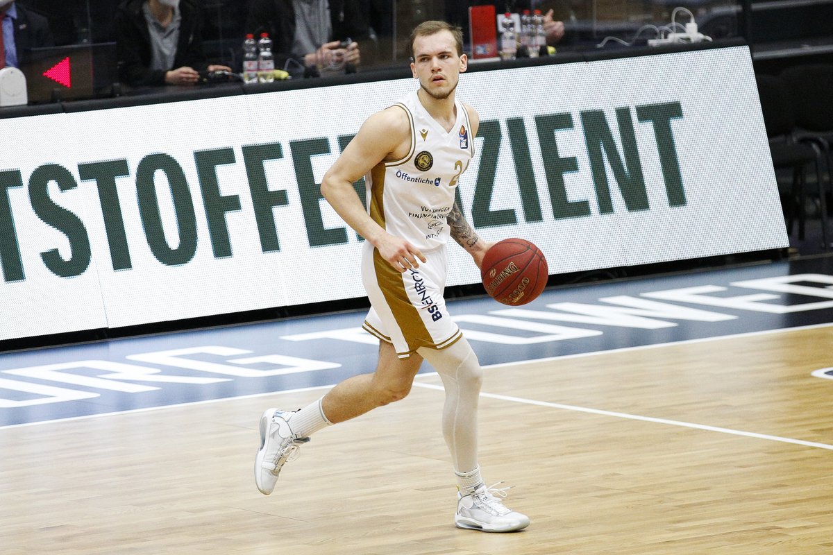 BIG_Deutschland's tweet photo. ❗️#Braunschweig gewinnt durch die Führung aus Halbzeit eins, die die Löwen gegen #Frankfurt über die Zeit bringen
▶️ @BBLoewenBS (9-15) 80:68 @skyliners1999 (10-15)
🔝-Scorer:
Arnas #Velicka (17 pts | 4 ast)
🇩🇪🔝-Performer:
@G_Schills34 (15 pts | 9 reb) https://t.co/mg5nFM3LEt