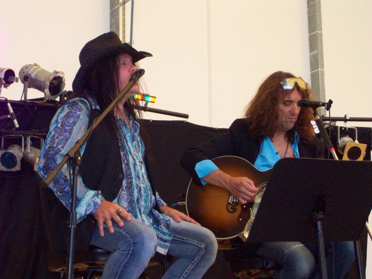 <a href="/PhilNaro/">Phil Naro</a>    Thanks for the follow.   Here’s a great shot of you with <a href="/JIMCREAN/">Jim Crean</a> <a href="/braunsbar/">Ray Braun</a>    Sure miss this venue.   I hope everyone is well.   Gotta get our live shows back.