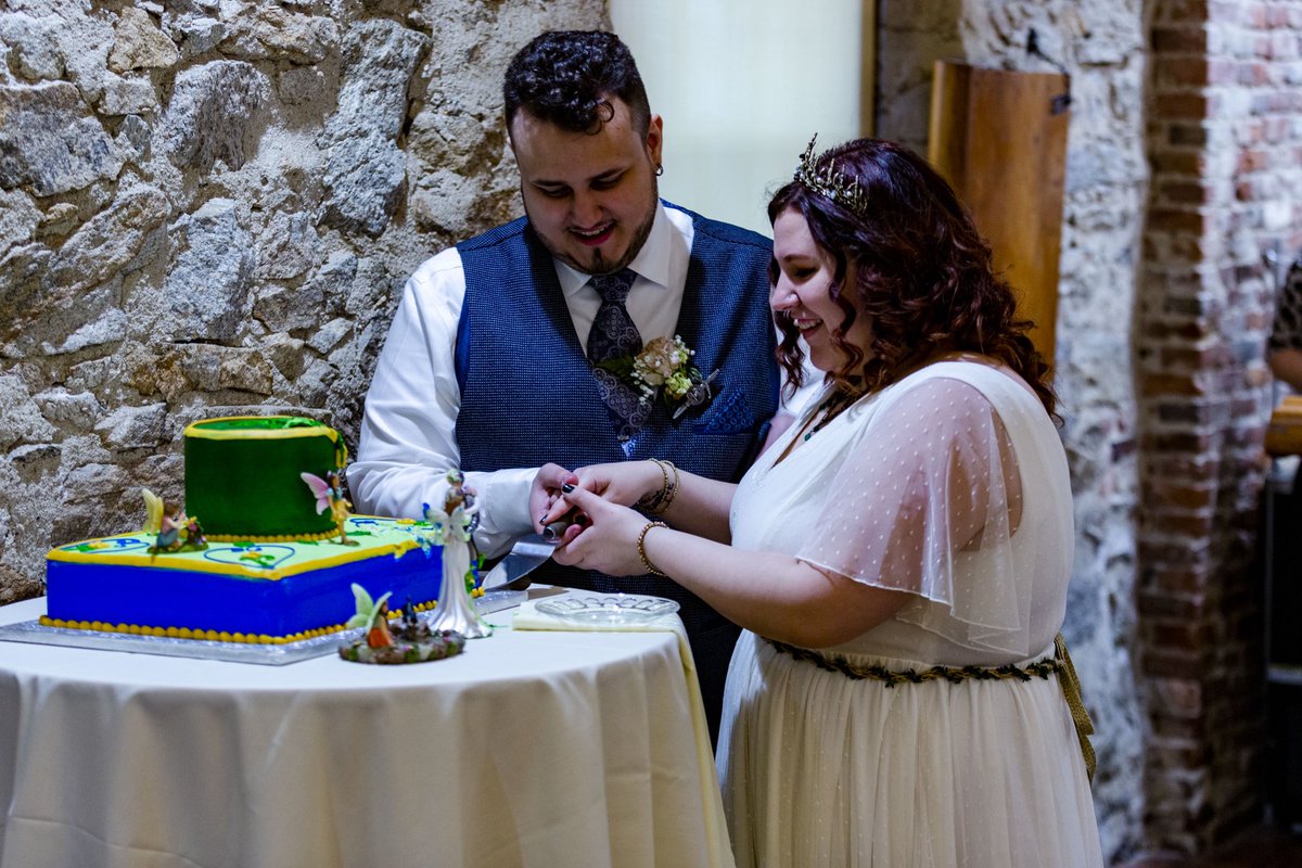 favoredpro's tweet image. Who else loves cake? 🙋🏾‍♂️ #weddingcake