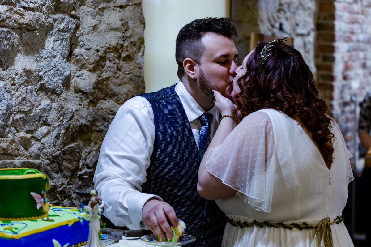 favoredpro's tweet image. Who else loves cake? 🙋🏾‍♂️ #weddingcake