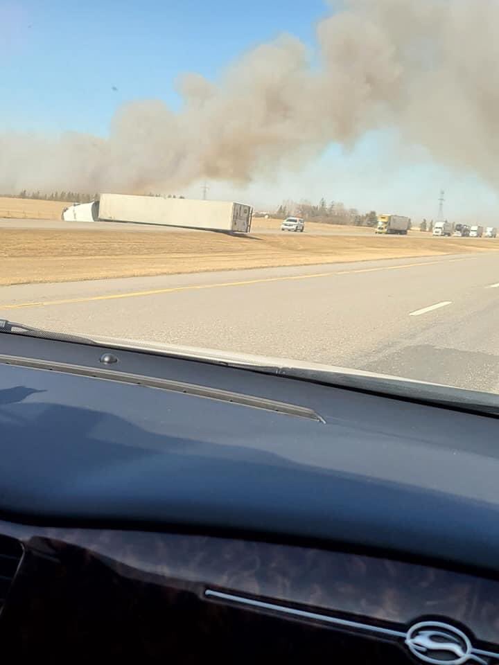 HouckisPokisewx's tweet photo. Big problems on the QE2 near Claresholm semi flipped over and a large grass fire, with wind gust of 110km/h pic taken by a Robin Clarke #abstorm #abroads https://t.co/9LbW7VPz1D