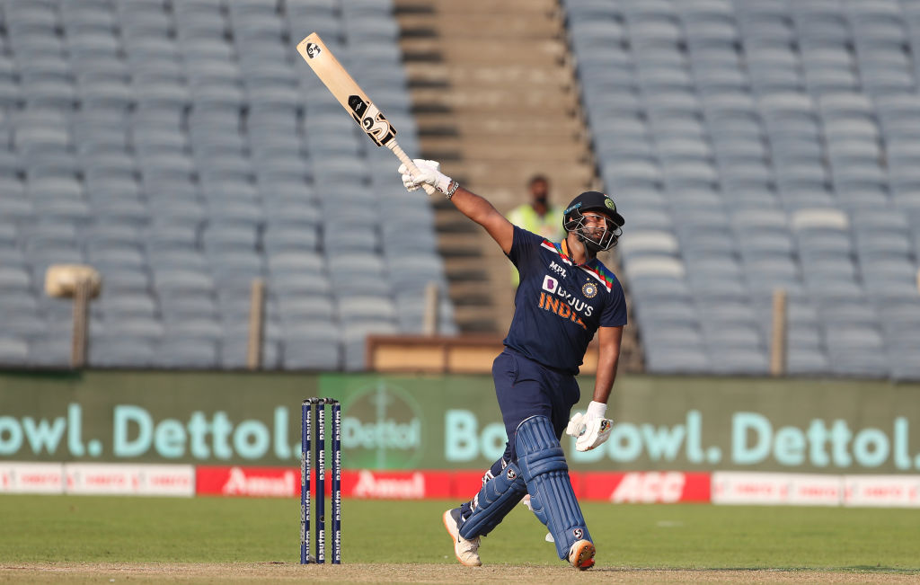 LifeIsAnElation's tweet photo. Rishabh Pant redefining shot making in cricket. Forever a #PantFC stan. ❤️😍

#INDvENG https://t.co/AedkDDLtKa