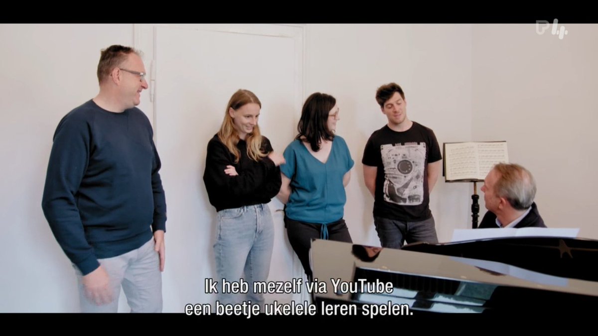 #DeMol 
Iedereen tijdens de lockdown: "ik ben beginnen sporten" "ik heb heel mijn huis verbouwd" "ik heb een boek geschreven" 
Ik: