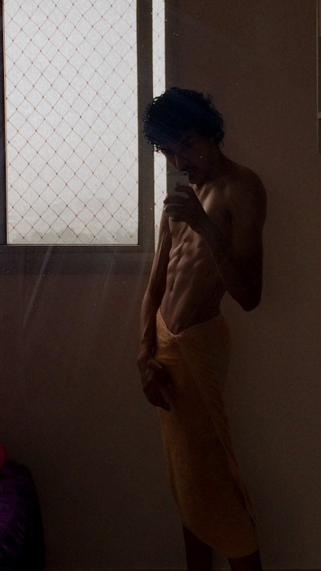 beetle_ctrl's tweet image. Minhas únicas fotos no espelho em que estou bonito 
#CurtaWoofs