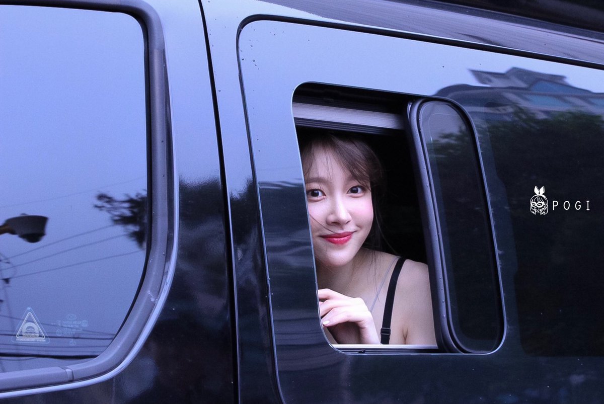 hourIyhani's tweet photo. #하니 #HANI https://t.co/Rrj15mwOCD