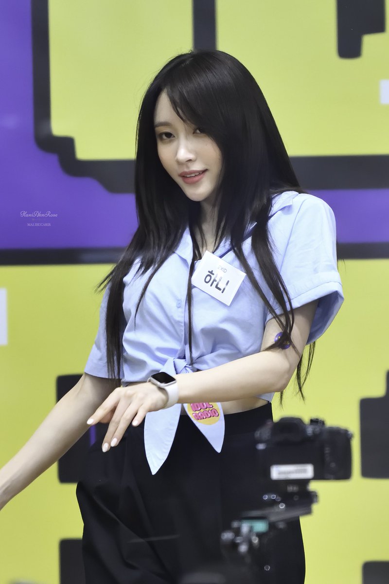 hourIyhani's tweet photo. #하니 #HANI https://t.co/JXOWUUTSu7