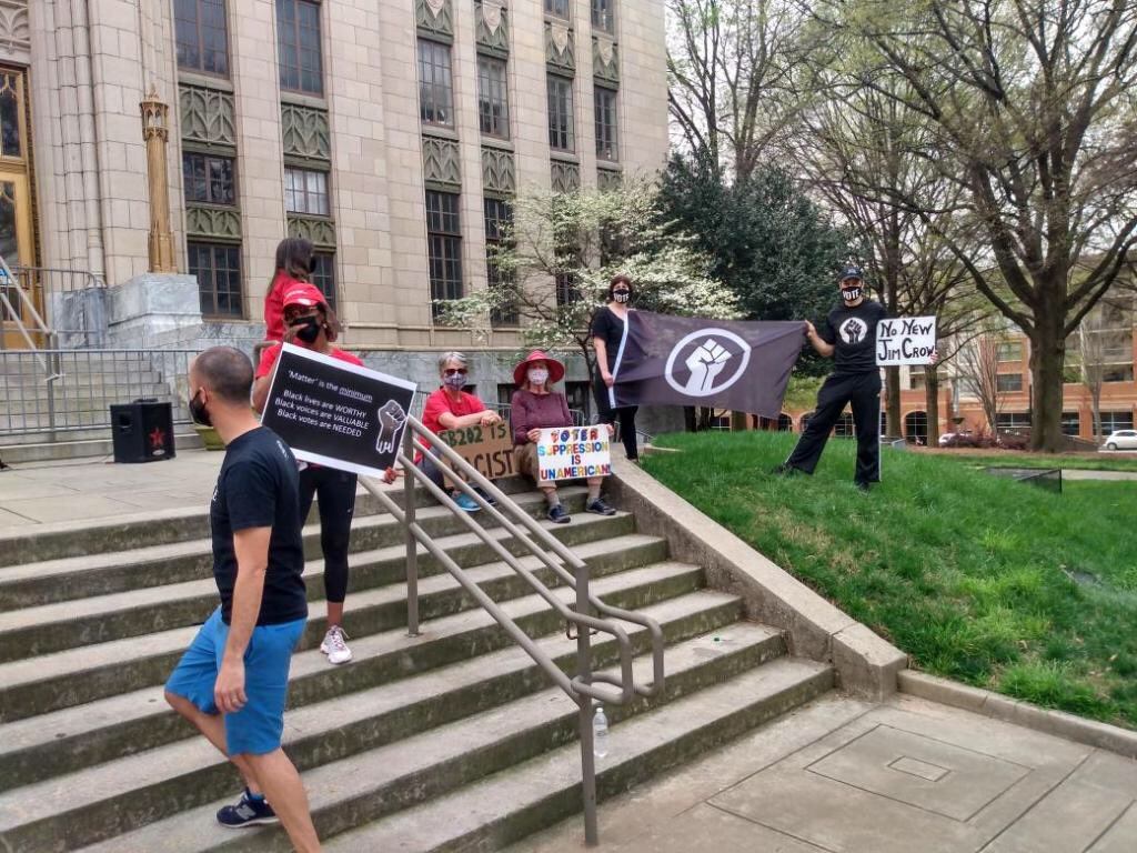 refusefascatl's tweet photo. @RefuseFascism joined others outside Atlanta City Hall protesting the arrest of Rep. Cannon and the blatant white supremacy of the Republi-fascist program, stripping away the hard-fought rights of Black and Brown people. #JimCrow https://t.co/iLjLoJyaVJ