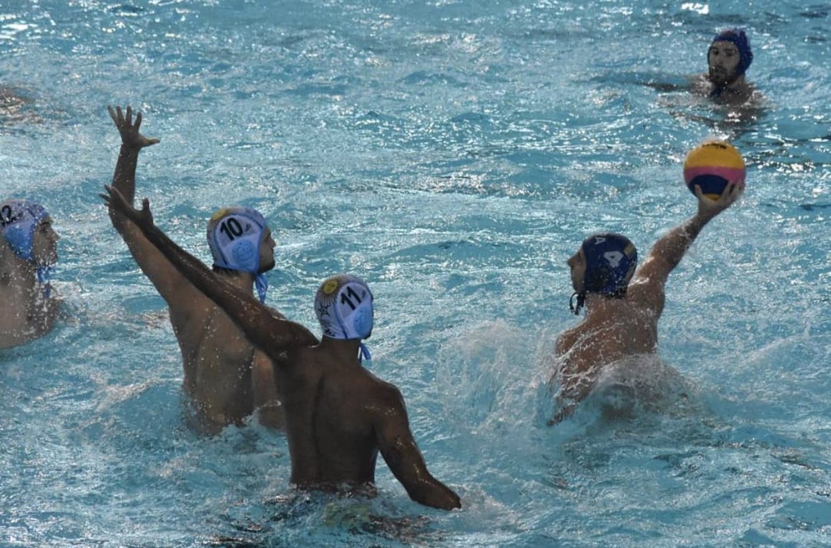 waterpoloargen1's tweet photo. Ahora si... CAMPEONES!!!
Los Yacares de nuevo se llevan el Oro Sudamericano, acá en casa para decir CAMPEONES!!! Gran triunfo en un partido intenso frente a Brasil 11-9 para subir a lo más alto del podio! https://t.co/AjZXcLOcHs