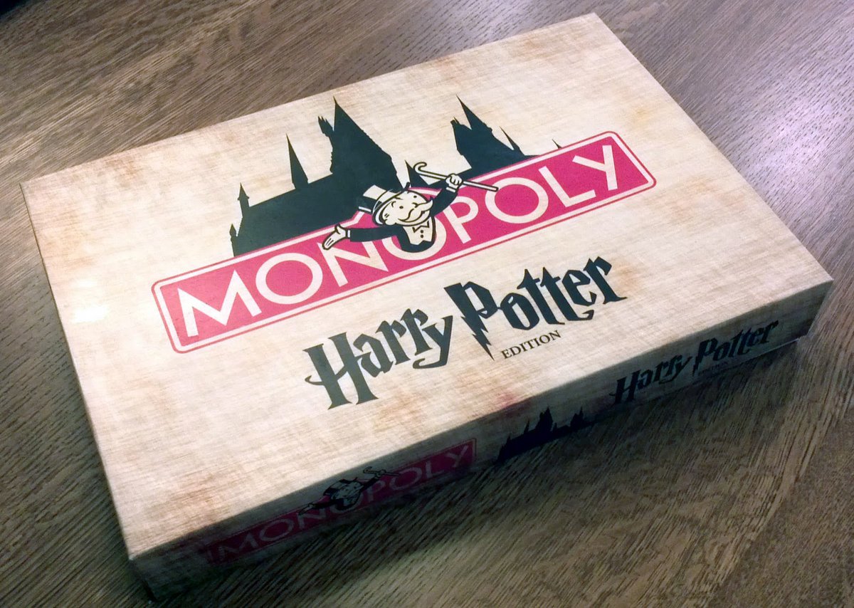 EiProfeta's tweet photo. Admítelo, tú también necesitas este Monopoly de Harry Potter. https://t.co/sl98ghdcLp