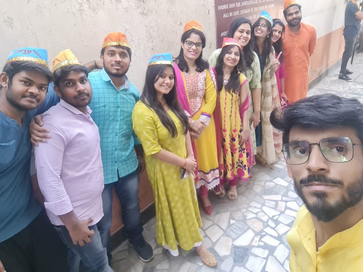 GauravVirendraA's tweet photo. Happy Holi!
#YeRangNahiChupta
#MiracleChasers https://t.co/jgmmsopwOS
