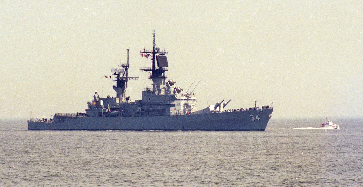 CavasShips's tweet photo. #DesertStorm Return 4: the 6th and 7th ships coming home to Norfolk on 28 March 1991 were the Belknap-class #cruiser #BIDDLE CG34 and Knox-class #frigate THOMAS C #HART FF1092 https://t.co/BKFs21ZSB1