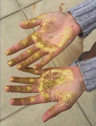 17GUXREP's tweet image. Pov:
you are listening the best song of Walls  #TeamFearless