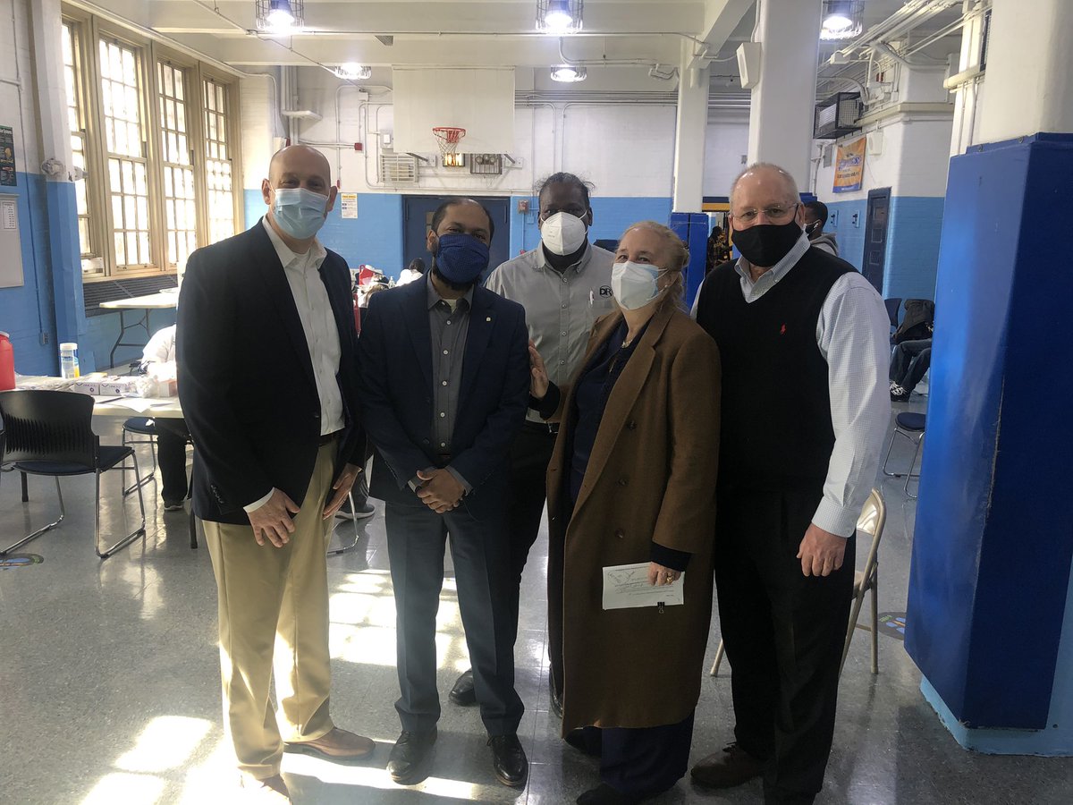 galeabrewer's tweet photo. @galeabrewer Vaccination site at @Ps189M 2580 Amsterdam Av sponsored by @SenatorRJackson @NMICnyc #cec6 and administered well by @Walgreens Congrats to the pharmacists! Mar 20 2021 https://t.co/KIgL7gJgXg